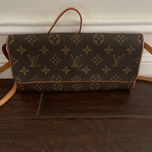 COPY - COPY - Louis Vuitton clutch